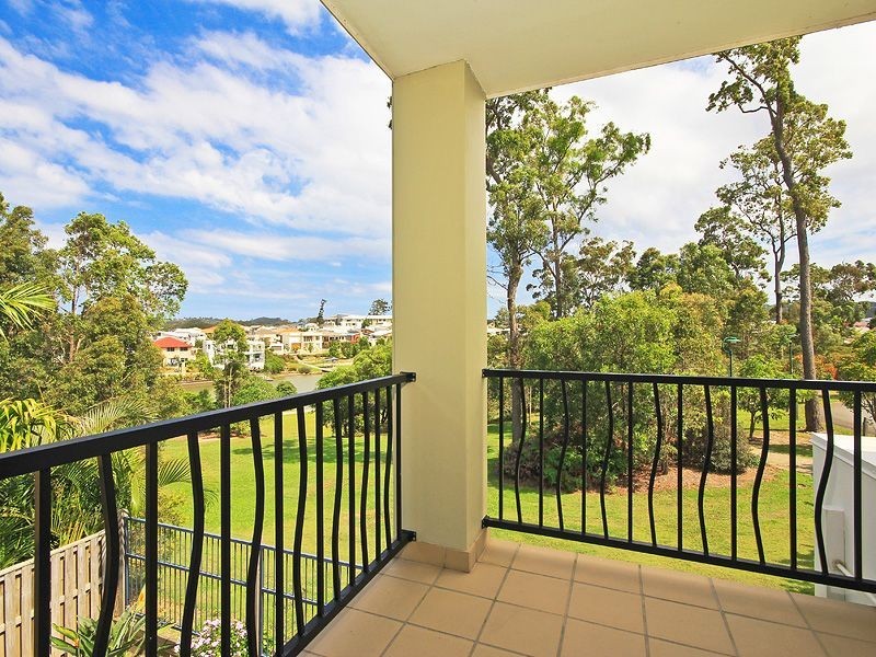 3/8 Bayswater Avenue, Varsity Lakes QLD 4227