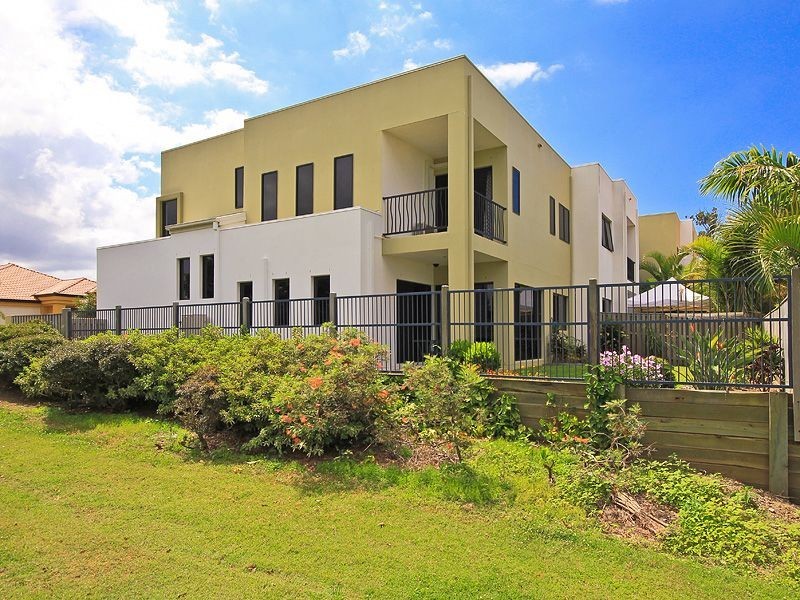 3/8 Bayswater Avenue, Varsity Lakes QLD 4227