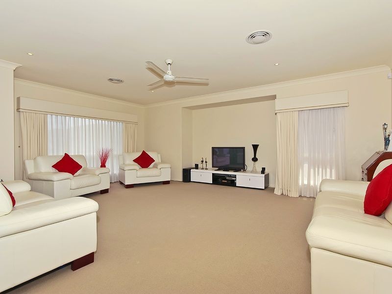 12 Pearwood Lane, Robina QLD 4226