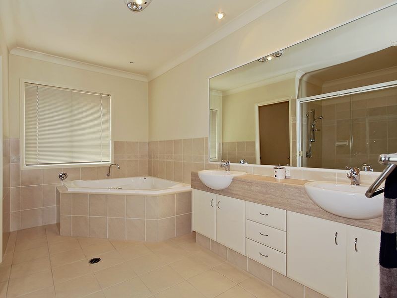 12 Pearwood Lane, Robina QLD 4226