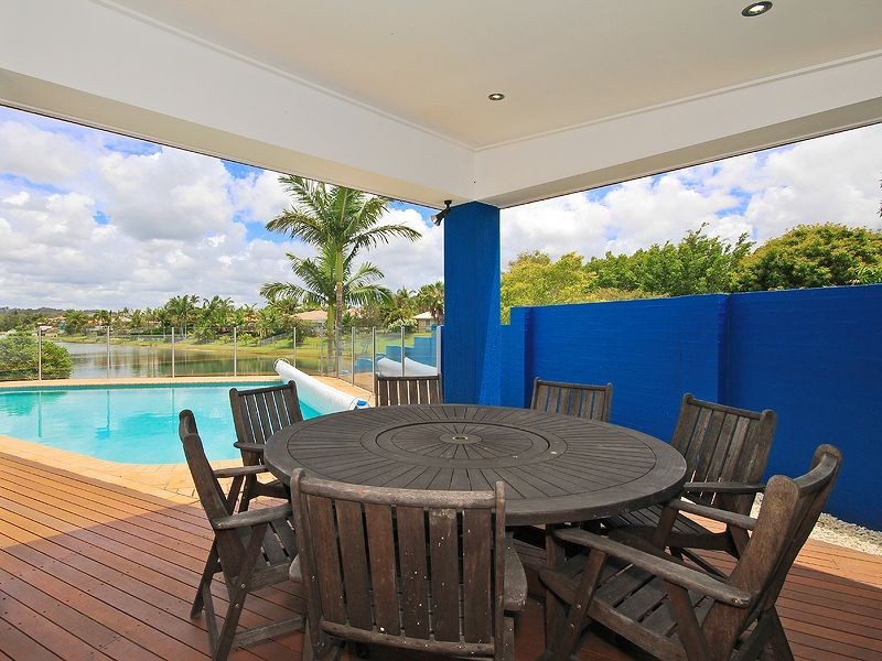 94 Auk Avenue, Burleigh Waters QLD 4220