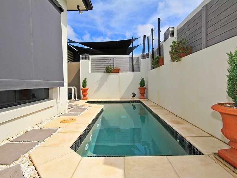 5 Gerona Circuit, Varsity Lakes QLD 4227