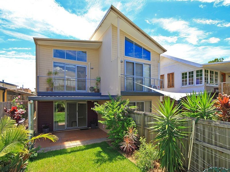 2/130 Sunshine Parade, Miami QLD 4220