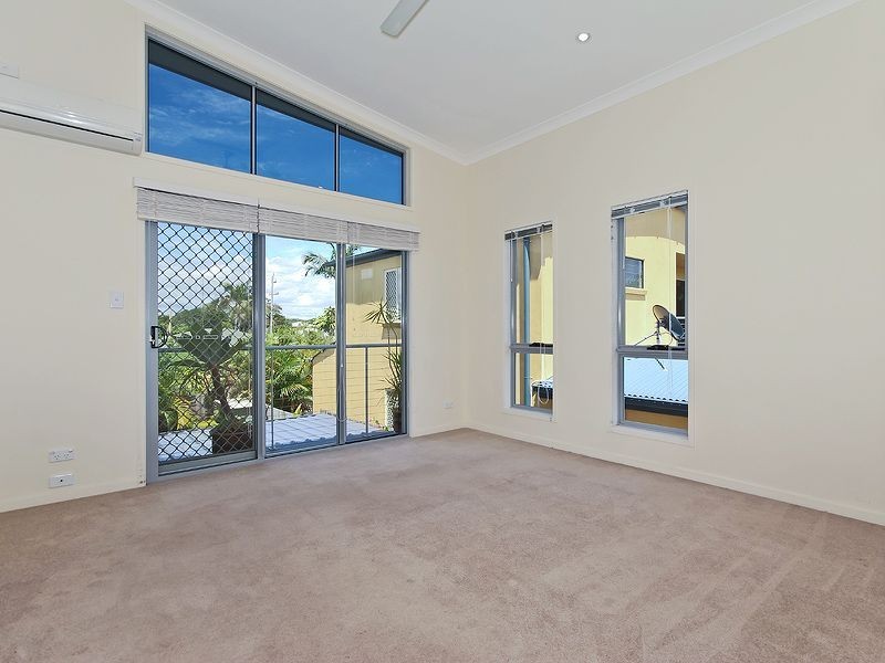 2/130 Sunshine Parade, Miami QLD 4220