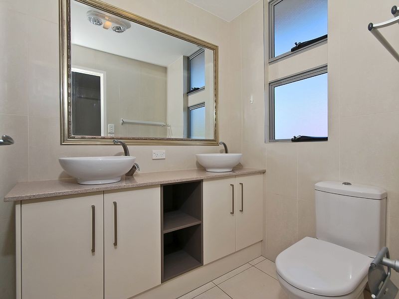 2/21 Ewart Street, Burleigh Heads QLD 4220