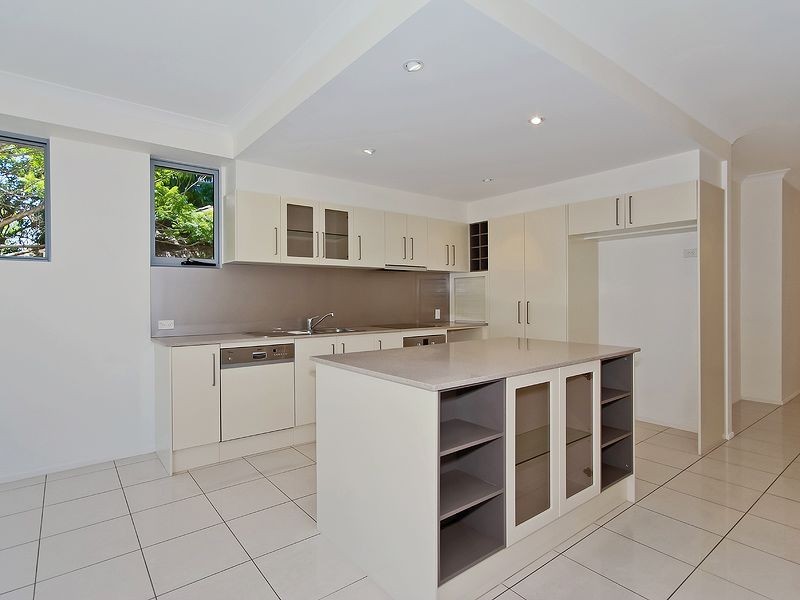 2/21 Ewart Street, Burleigh Heads QLD 4220