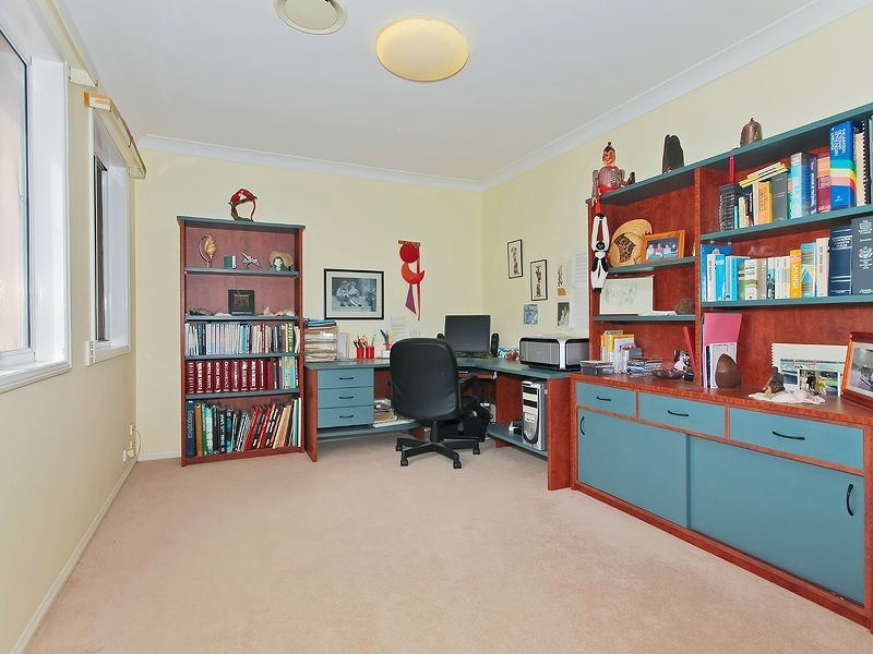 136 Dunlin Drive, Burleigh Waters QLD 4220