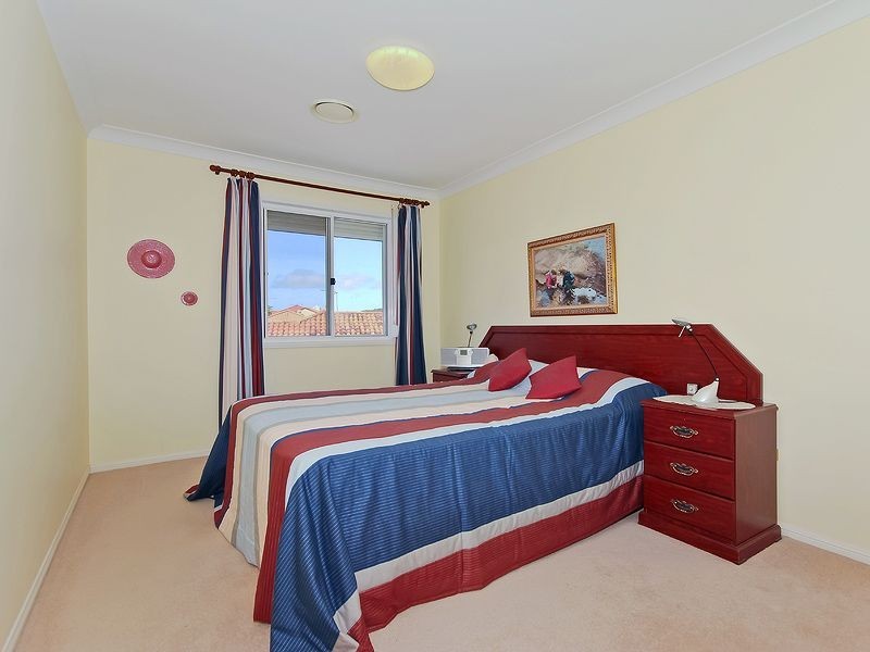 136 Dunlin Drive, Burleigh Waters QLD 4220