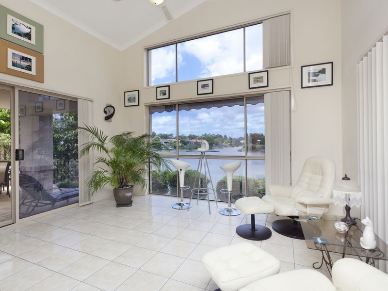 1 Gardendale Crescent, Burleigh Waters QLD 4220