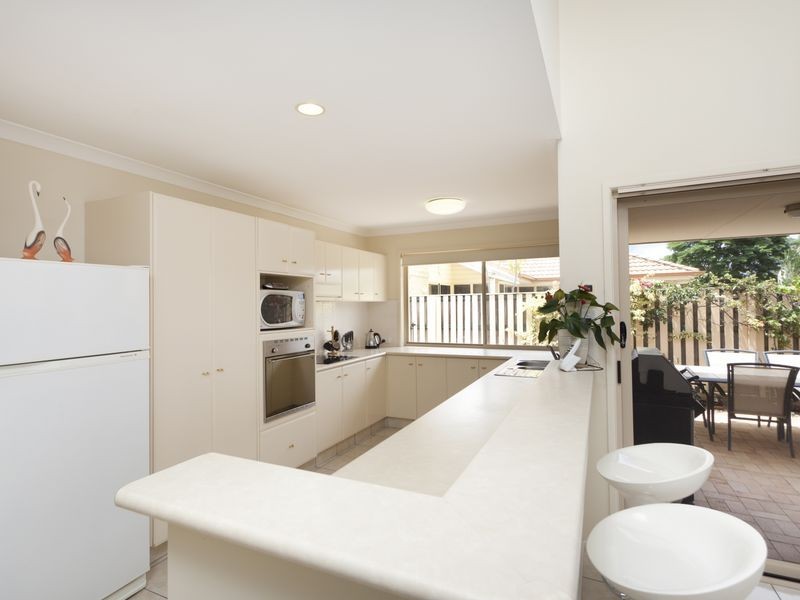 1 Gardendale Crescent, Burleigh Waters QLD 4220