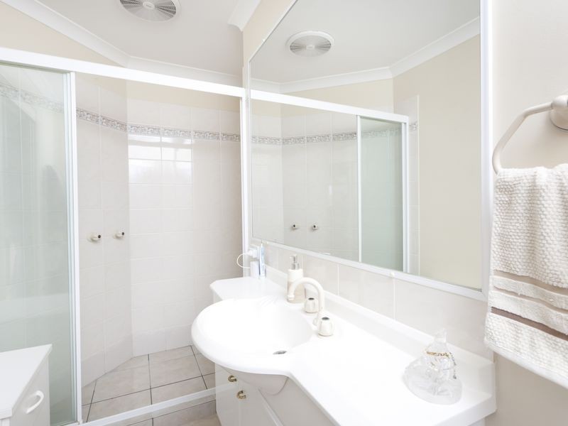 1 Gardendale Crescent, Burleigh Waters QLD 4220