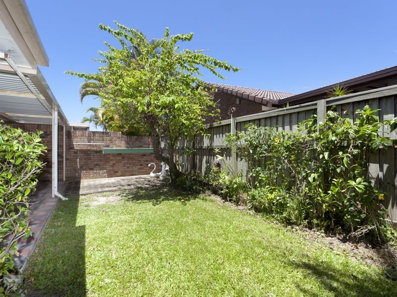 2/1 Bottlewood Court, Burleigh Waters QLD 4220