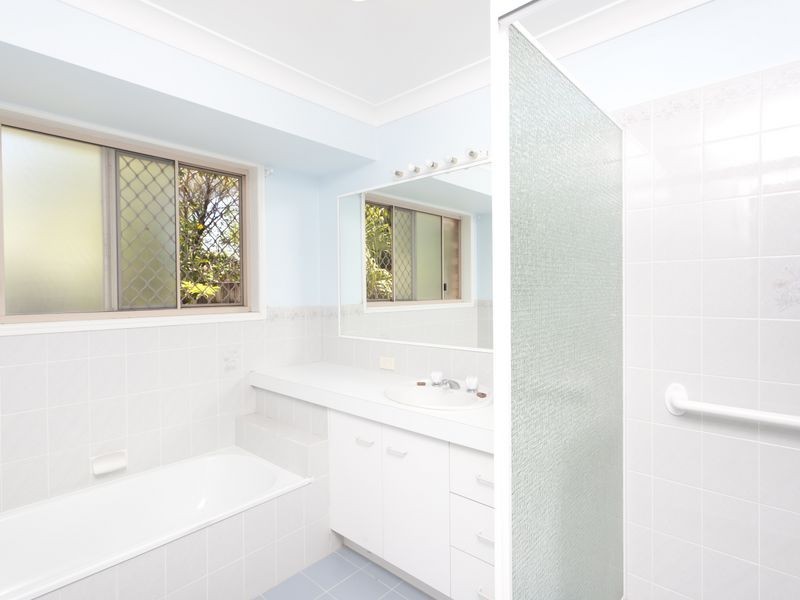 2/1 Bottlewood Court, Burleigh Waters QLD 4220