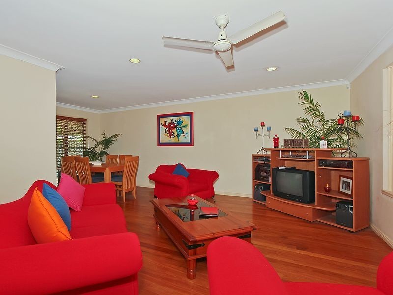 8 Maidstone Place, Robina QLD 4226