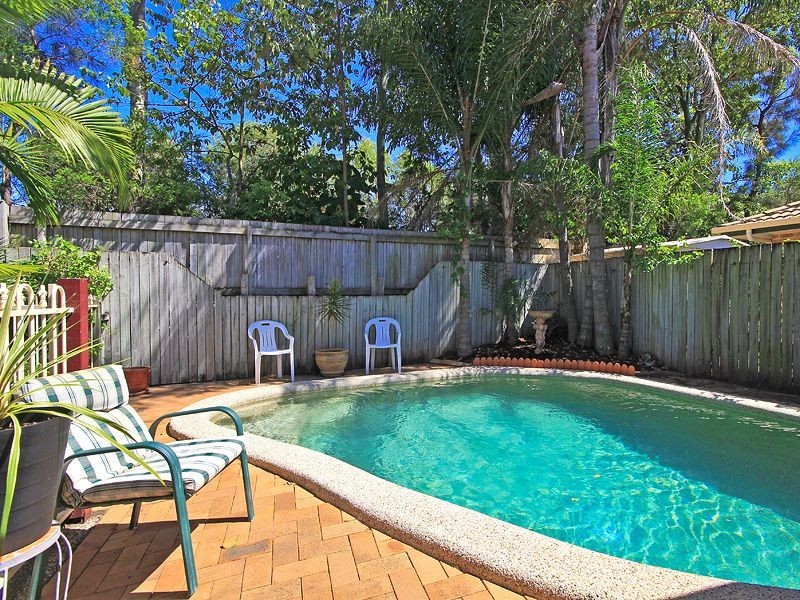 8 Maidstone Place, Robina QLD 4226