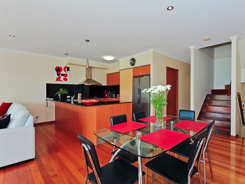 2/18 Bayswater Ave, Varsity Lakes QLD 4227