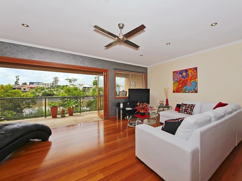 2/18 Bayswater Ave, Varsity Lakes QLD 4227