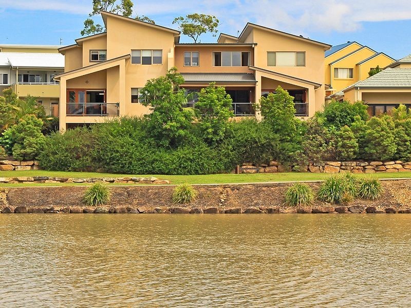 2/18 Bayswater Ave, Varsity Lakes QLD 4227