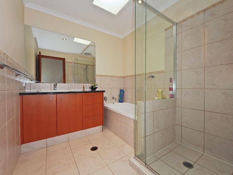 2/18 Bayswater Ave, Varsity Lakes QLD 4227