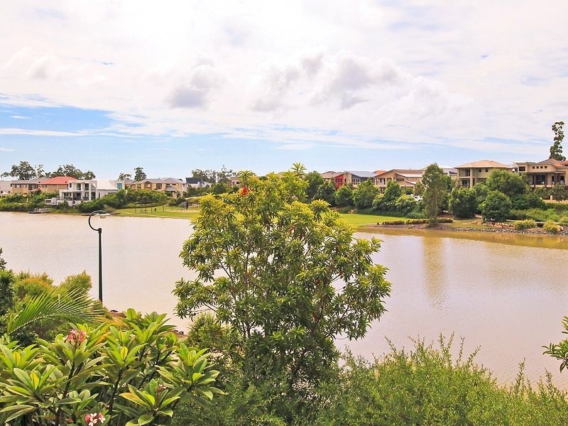 2/18 Bayswater Ave, Varsity Lakes QLD 4227