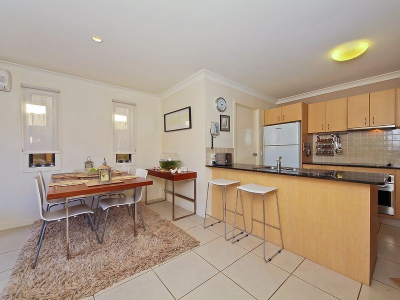 3/4 Acton Drive, Varsity Lakes QLD 4227