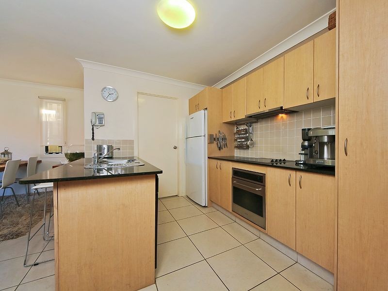 3/4 Acton Drive, Varsity Lakes QLD 4227