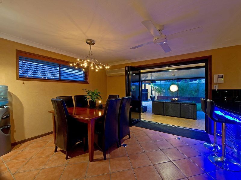 19 Oakland Court, Burleigh Waters QLD 4220