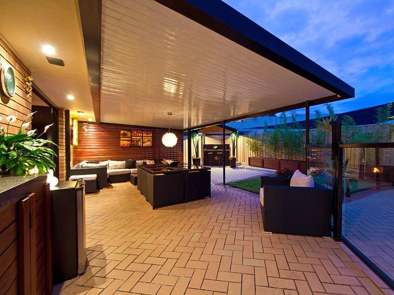 19 Oakland Court, Burleigh Waters QLD 4220