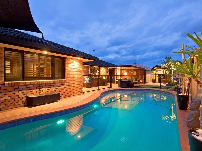 19 Oakland Court, Burleigh Waters QLD 4220