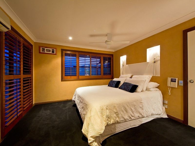 19 Oakland Court, Burleigh Waters QLD 4220