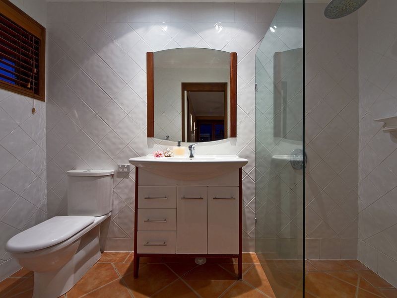 19 Oakland Court, Burleigh Waters QLD 4220