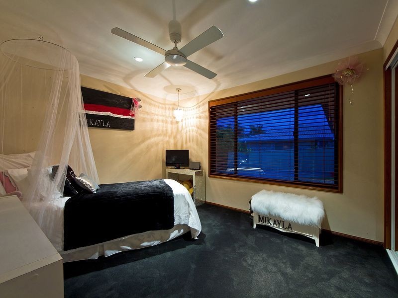 19 Oakland Court, Burleigh Waters QLD 4220