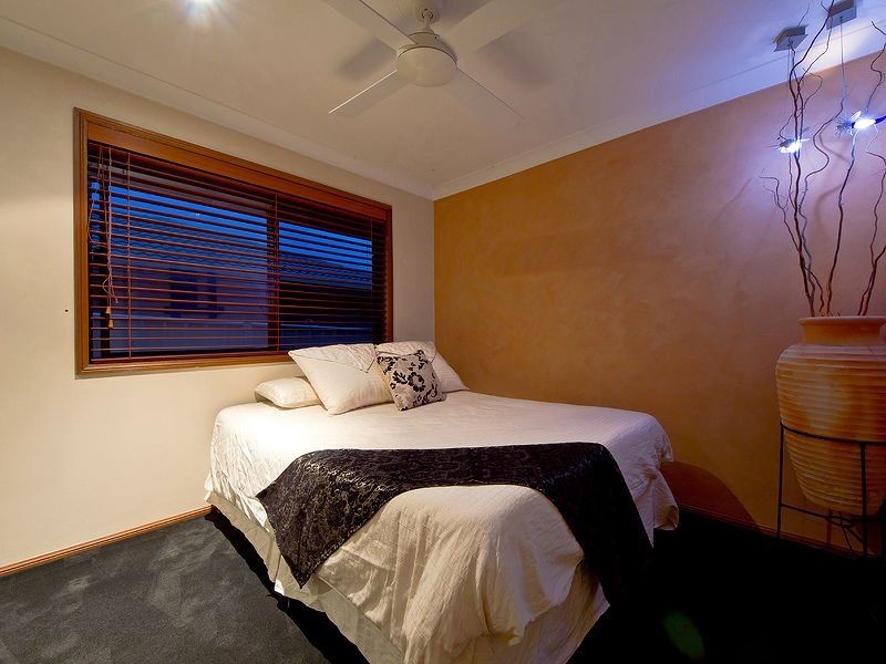 19 Oakland Court, Burleigh Waters QLD 4220