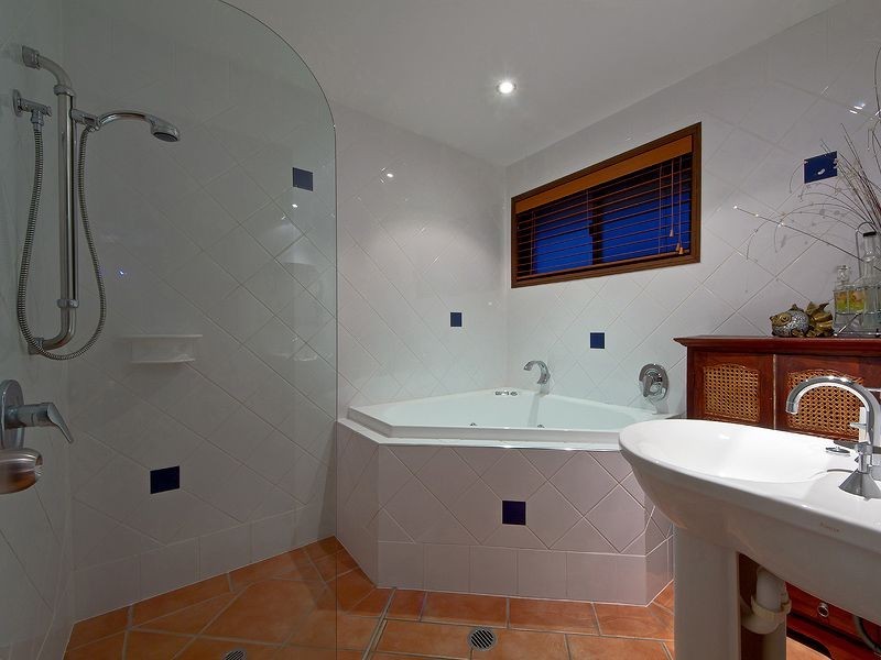 19 Oakland Court, Burleigh Waters QLD 4220