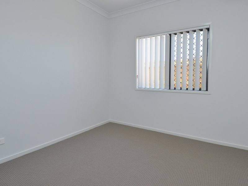 10 Greenlands Drive, Varsity Lakes QLD 4227