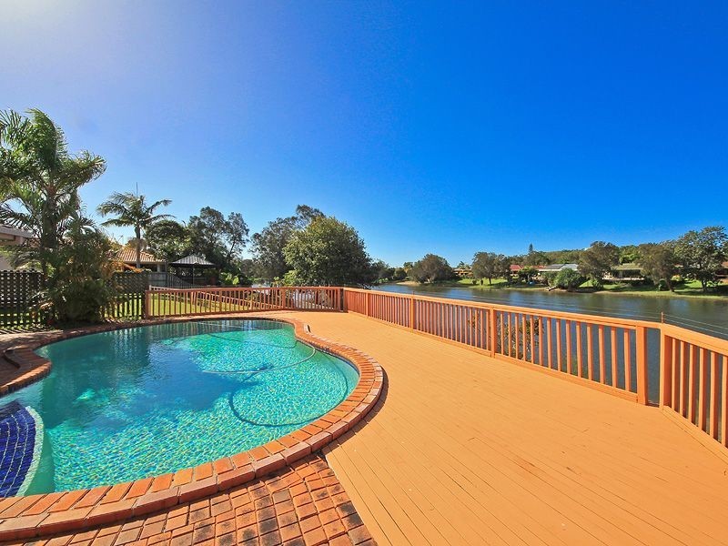 42 Dunlin Drive, Burleigh Waters QLD 4220