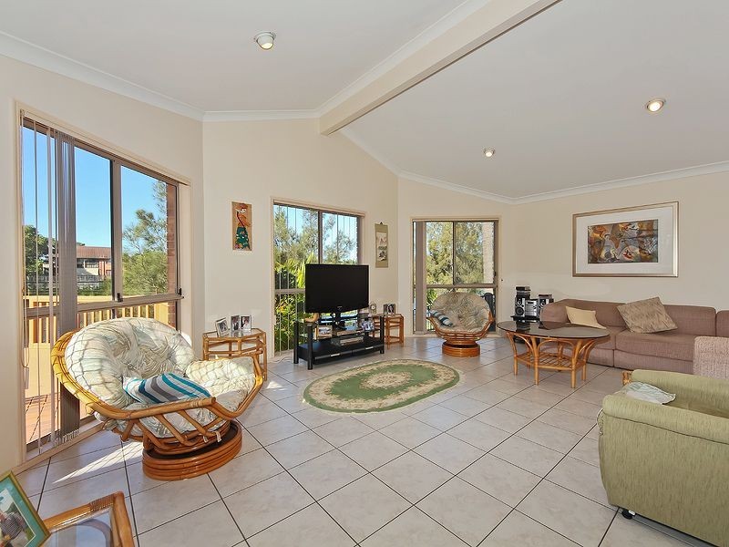 42 Dunlin Drive, Burleigh Waters QLD 4220
