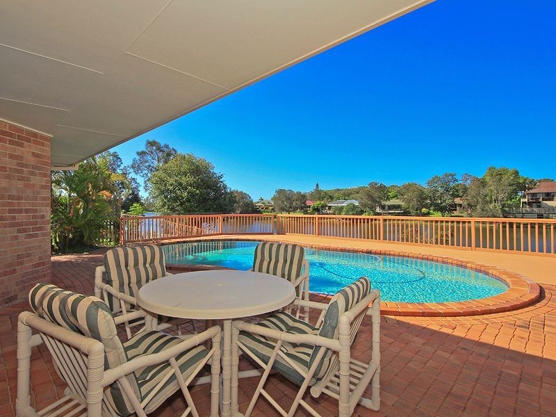 42 Dunlin Drive, Burleigh Waters QLD 4220