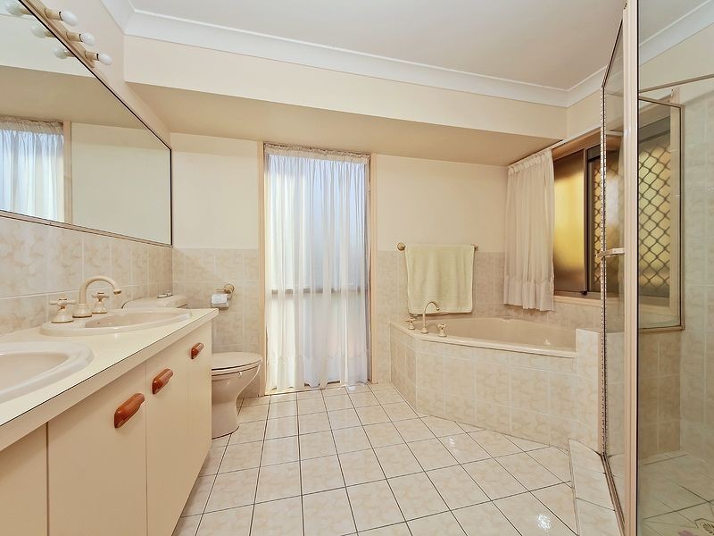 42 Dunlin Drive, Burleigh Waters QLD 4220