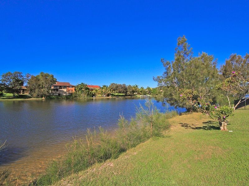42 Dunlin Drive, Burleigh Waters QLD 4220