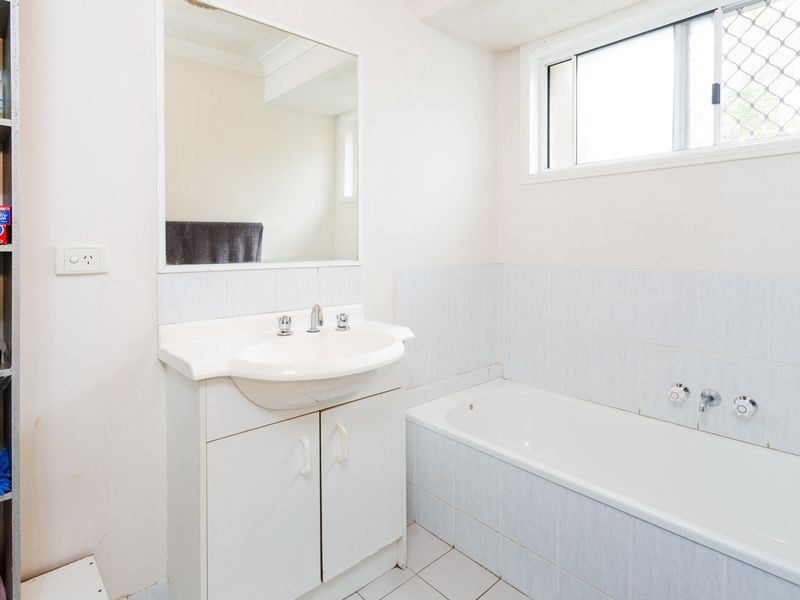 1/6 Felicia Ct, Burleigh Waters QLD 4220