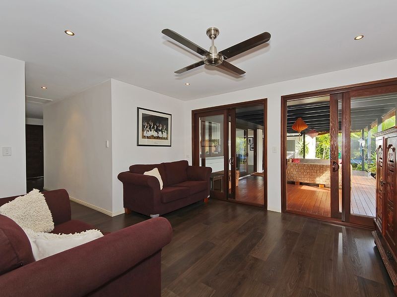 9 Courser Court, Burleigh Waters QLD 4220