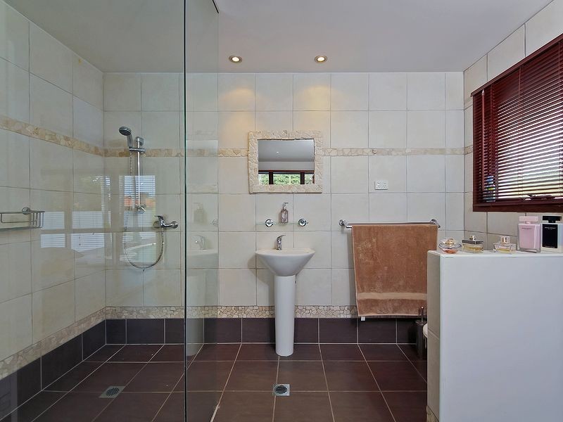 9 Courser Court, Burleigh Waters QLD 4220