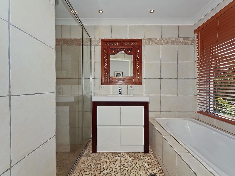 9 Courser Court, Burleigh Waters QLD 4220