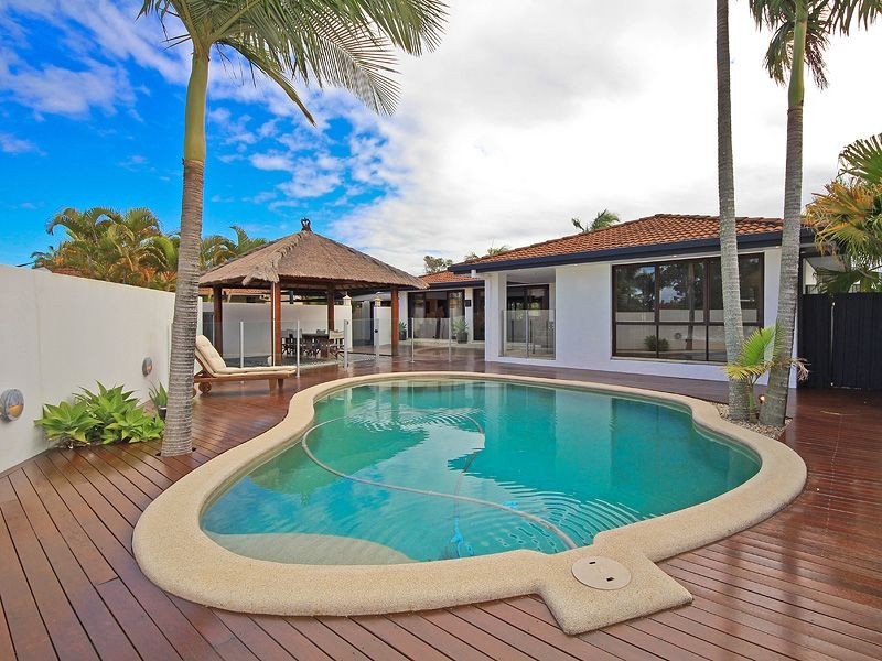 9 Courser Court, Burleigh Waters QLD 4220