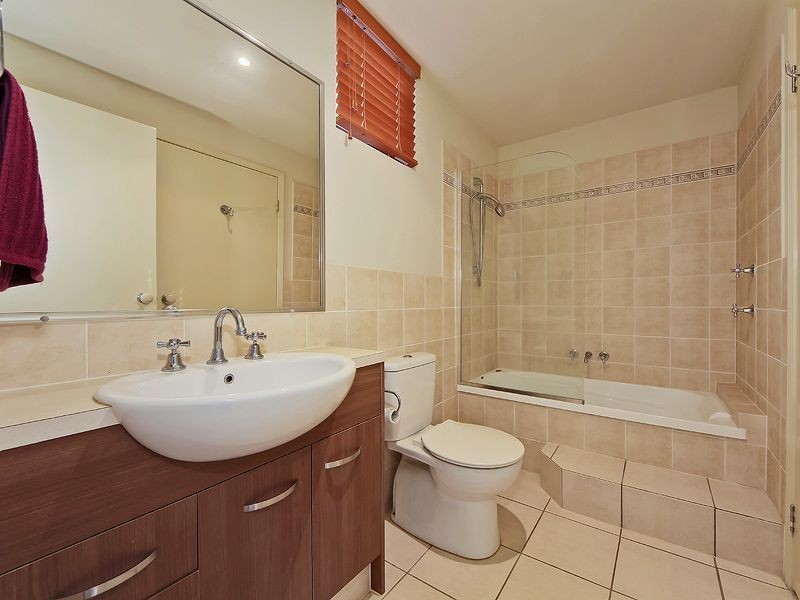 6/27 Ranier Crescent, Varsity Lakes QLD 4227