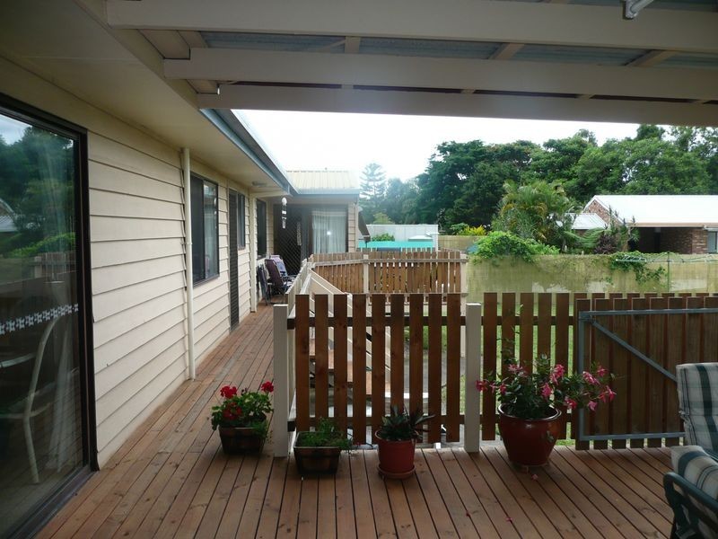 36 Larch St, Tallebudgera QLD 4228
