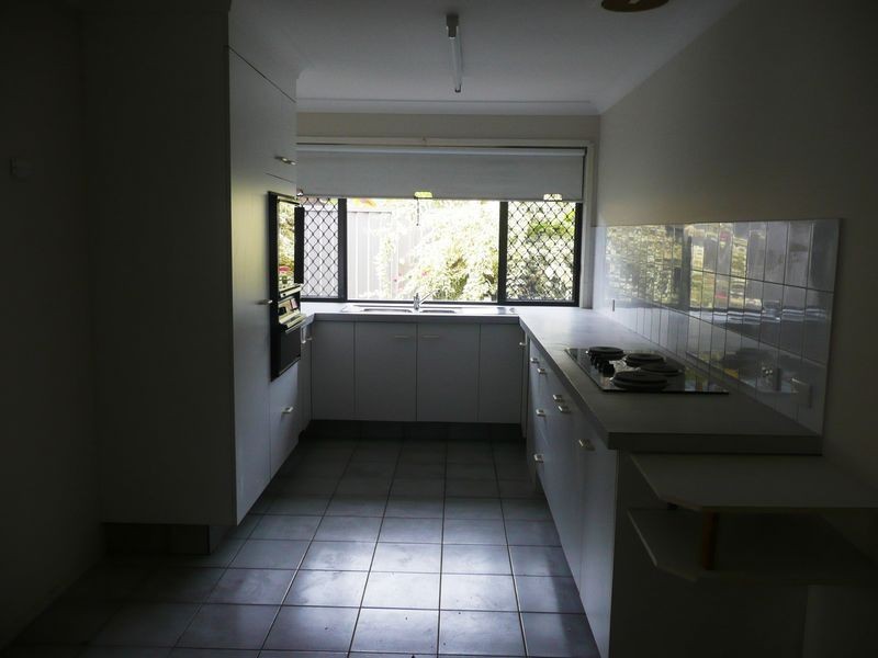 1/3 Flora Close, Burleigh Waters QLD 4220