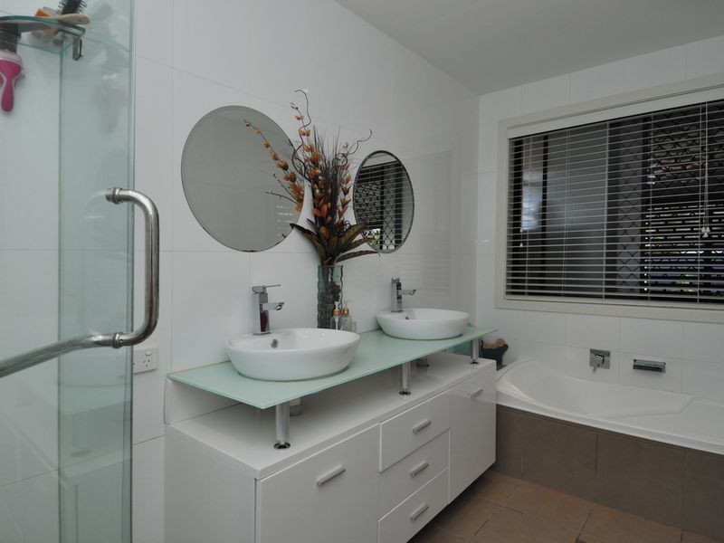 19 Dunlin Drive, Burleigh Waters QLD 4220