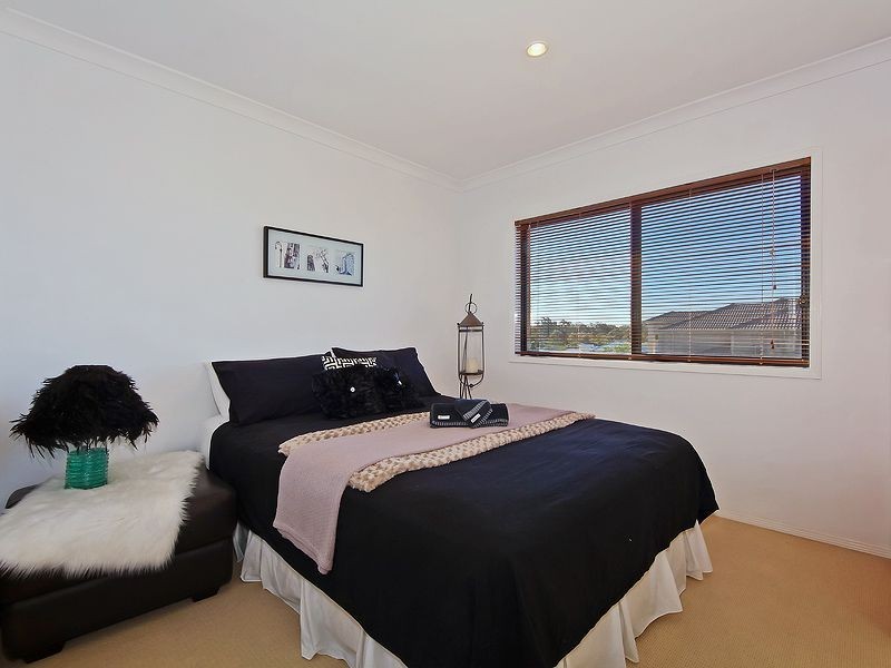 12 Mauritius Court, Varsity Lakes QLD 4227